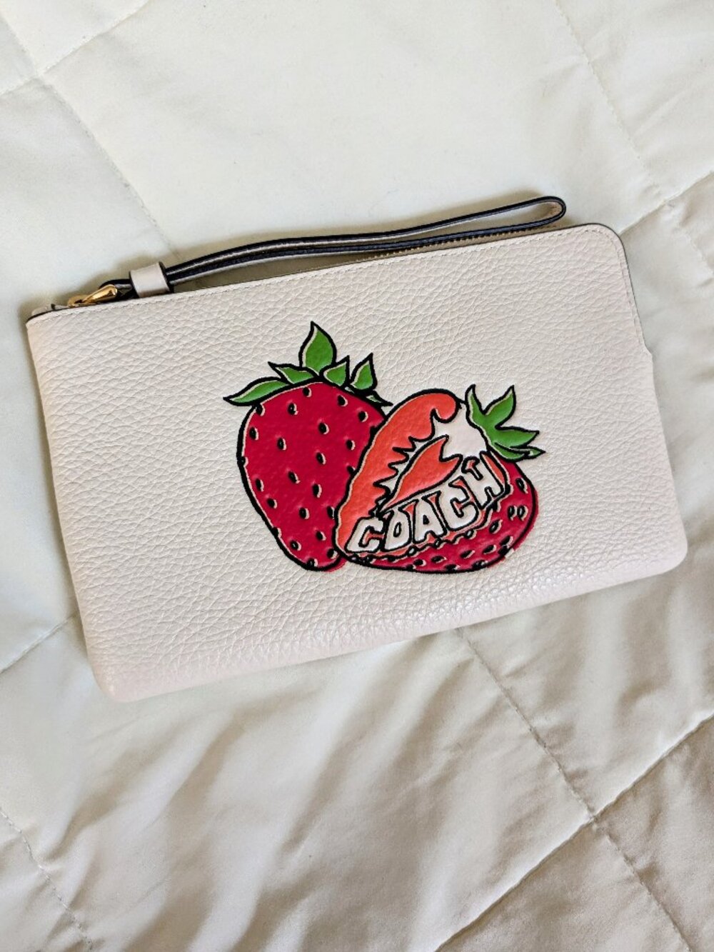RARE Coach Large Corner Zip Wristlet Strawberry Print Pebble Leather Chalk NWT - Picture 4 of 7